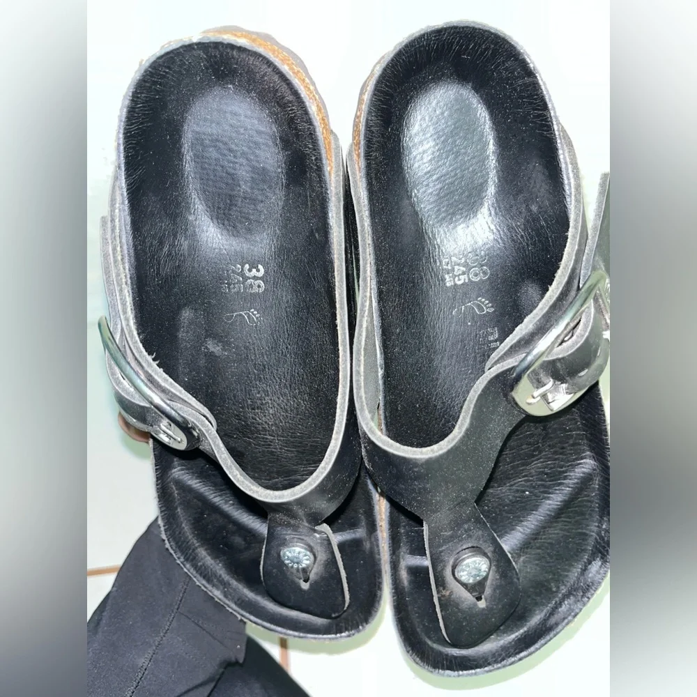 Birkenstock Gizeh Black Leather Sandals - Picture 3 of 7